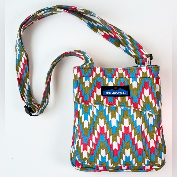 KAVU Keeper Bag Crossbody Pink Green Zig Zag Pattern EUC - Picture 1 of 8